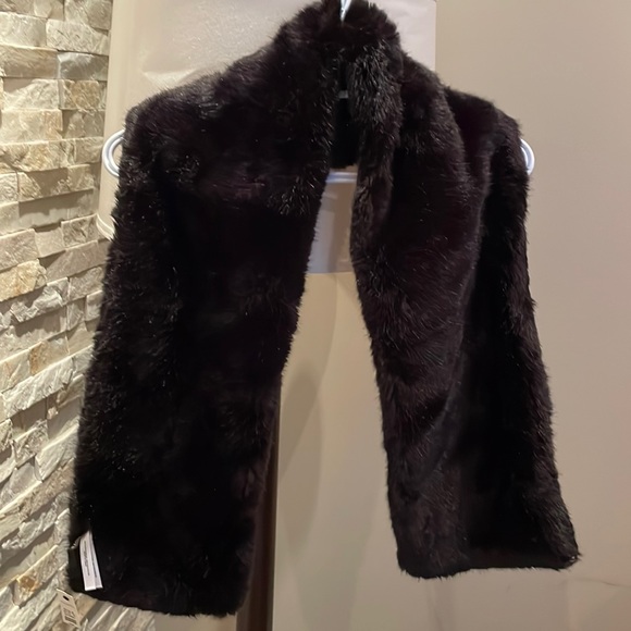 Talbots faux fur scarf NEW WITH TAGS - Picture 5 of 8